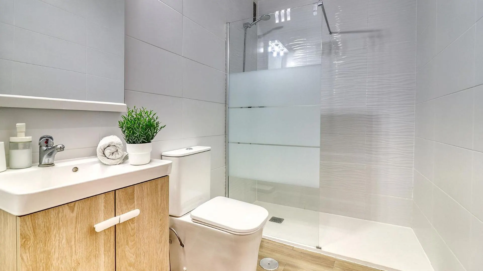 Cozy Retreat With Ocean Views, Private Terrace & Ensuite Los Realejos Apartamento